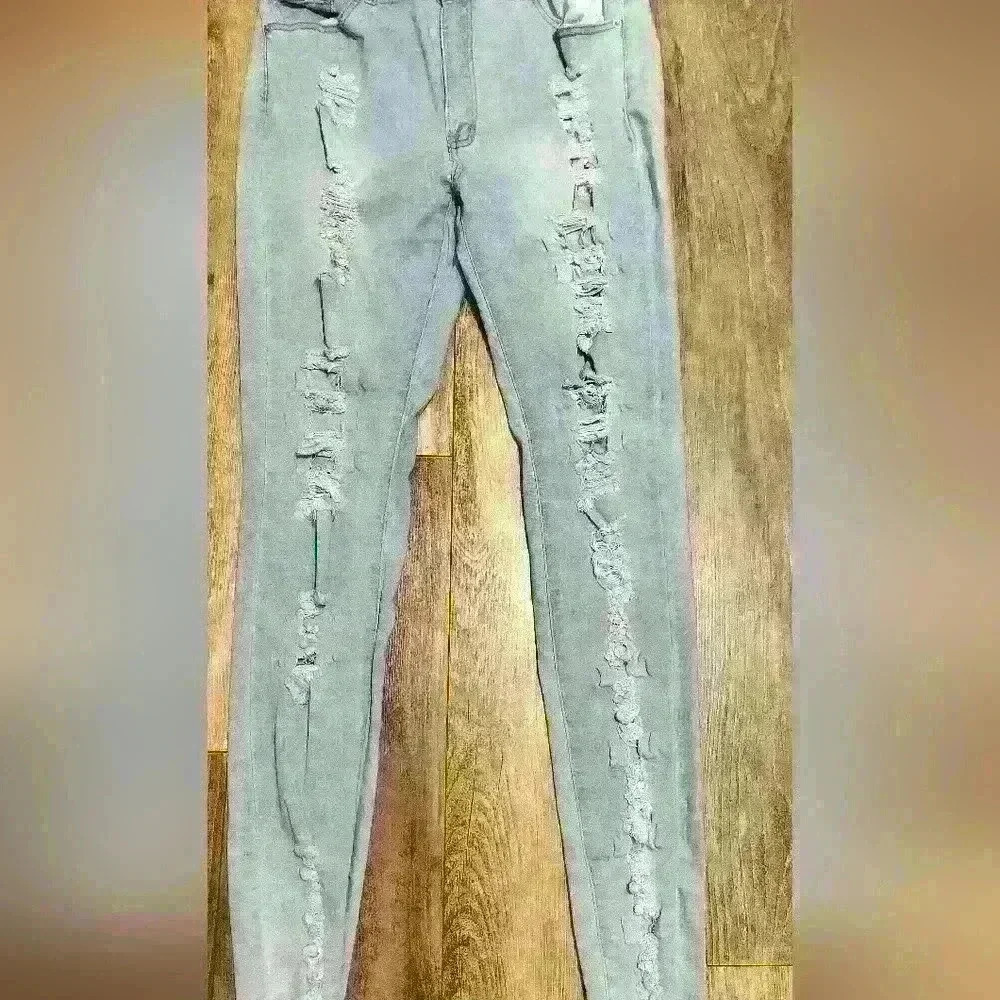 Red Fox Women's Jeans Size 17 Stretchy Ripped Design Like New - Picture 5 of 6
